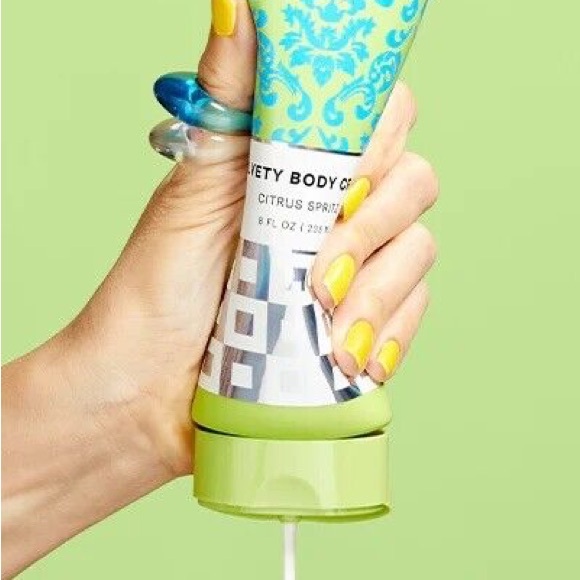 NEW - Refreshments Celvet Body Cream - Picture 5 of 6